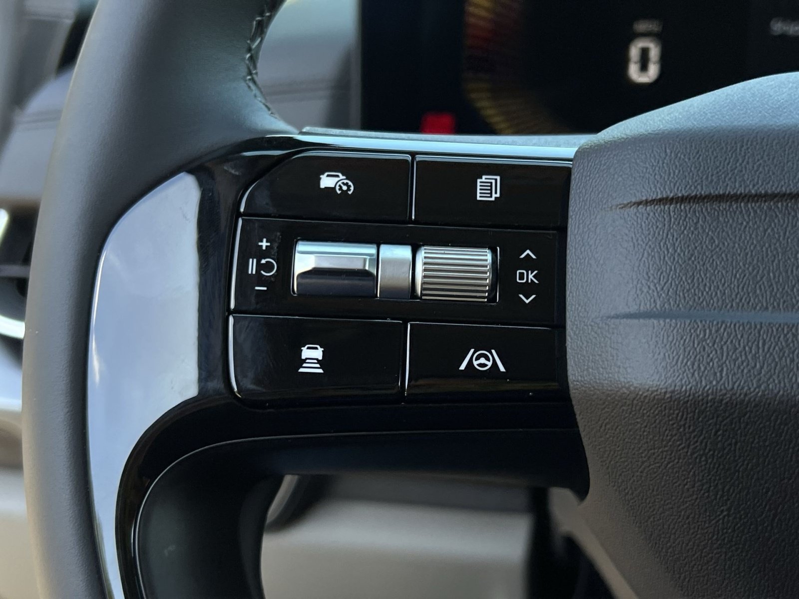 New 2027 Kia Carnival FWD image 22