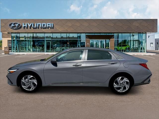 New 2026 Hyundai Elantra Limited FWD image 3