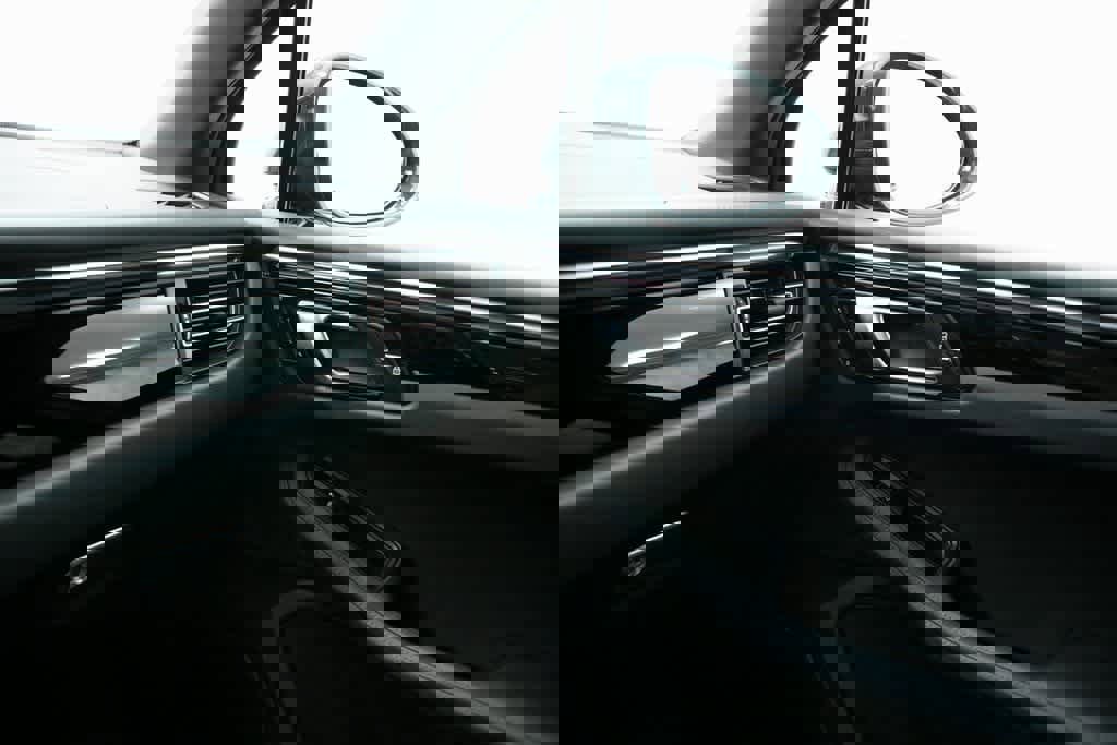 Certified 2025 Porsche Macan image 29