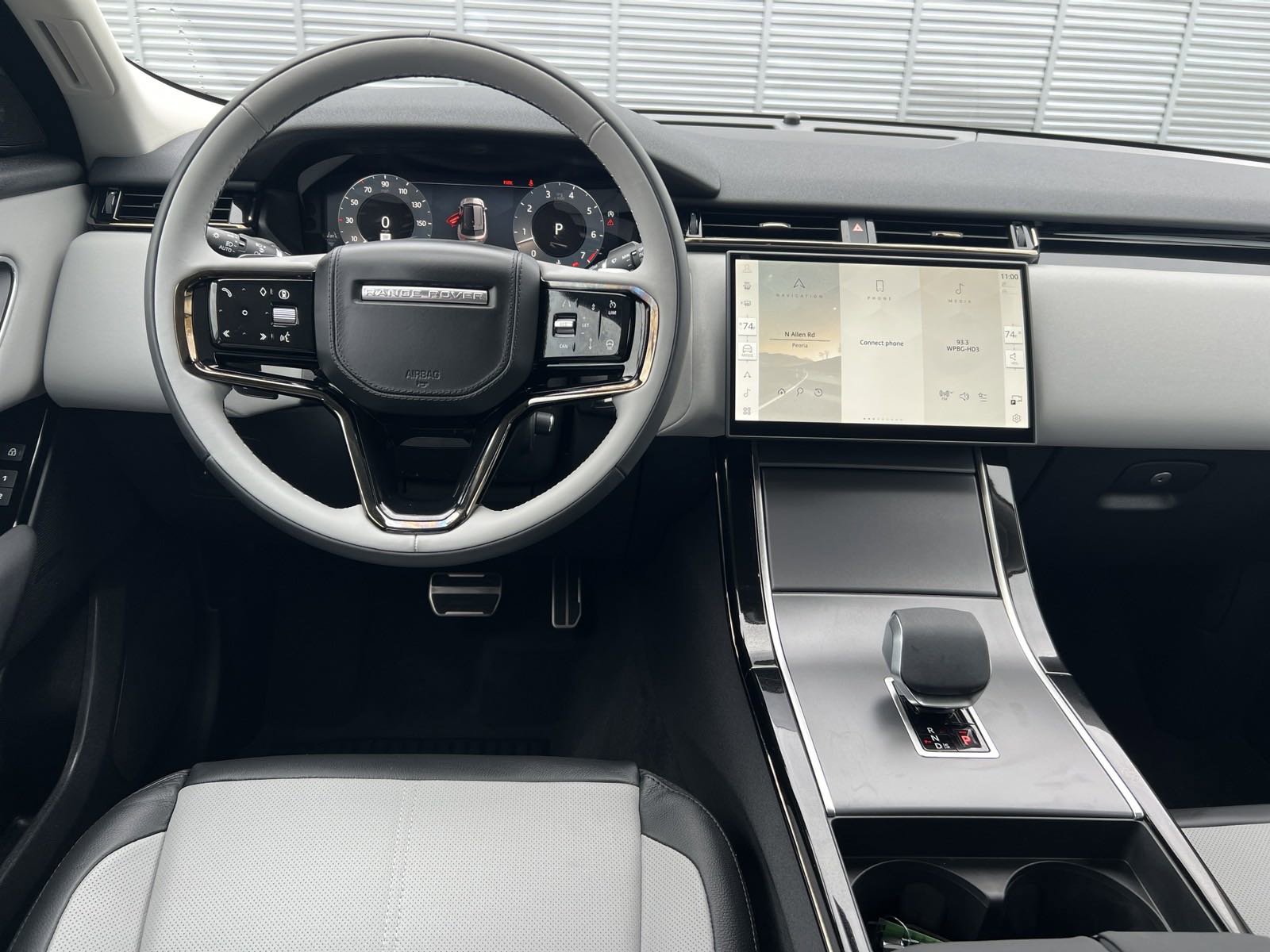 New 2025 Land Rover Range Rover Velar Dynamic SE image 10