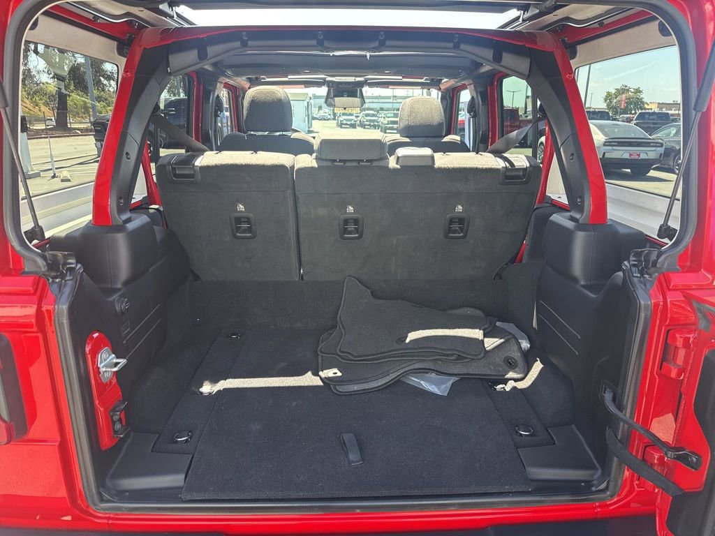 Certified 2025 Jeep Wrangler Unlimited Sahara w/ Safety Group AWD/4WD image 7