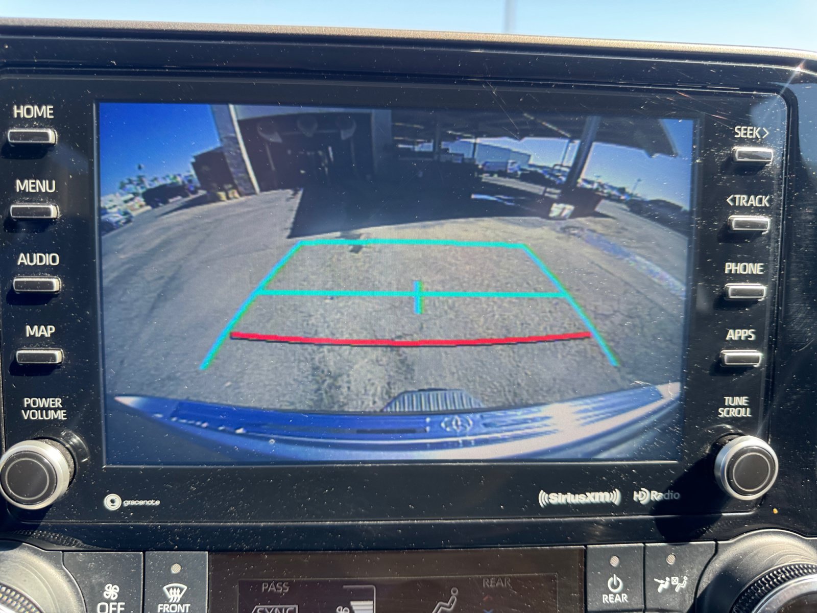Used 2022 Toyota Highlander LE FWD image 24