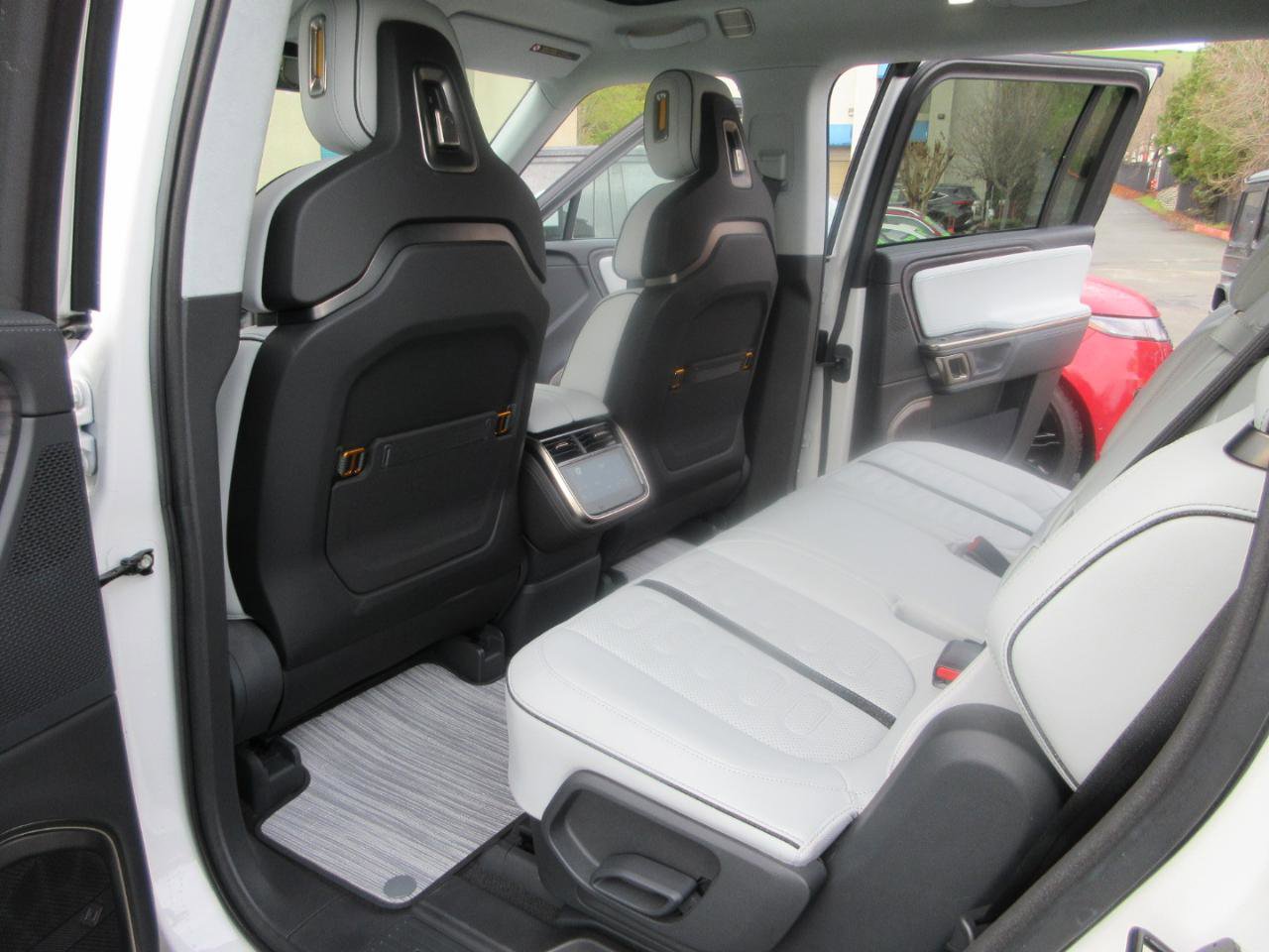 Used 2023 Rivian R1S Launch Edition image 43