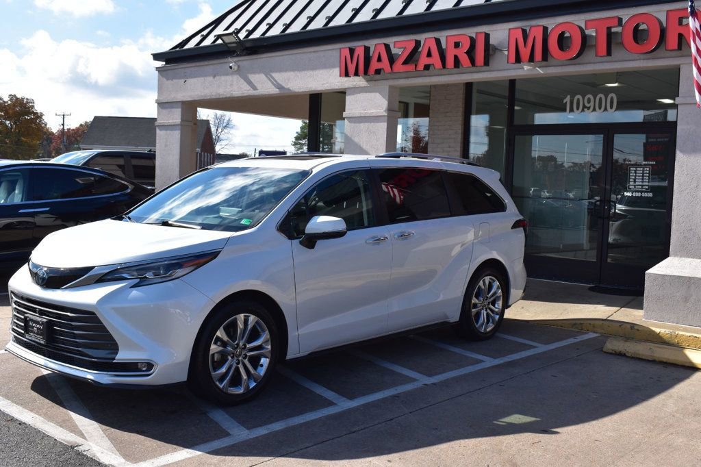 Used 2022 Toyota Sienna Platinum image 8