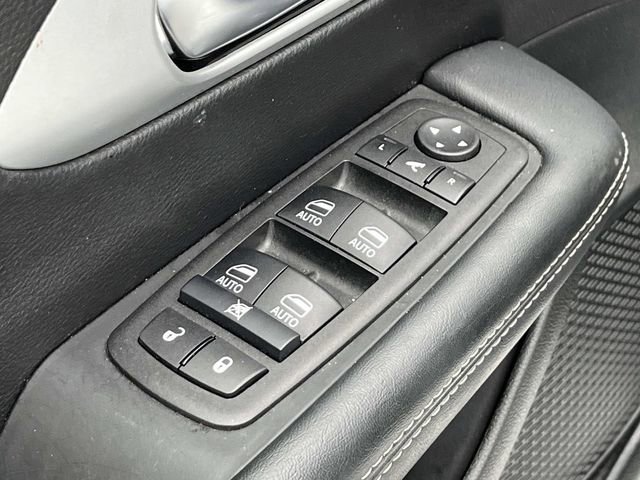 Used 2025 Chrysler Pacifica Limited FWD image 26