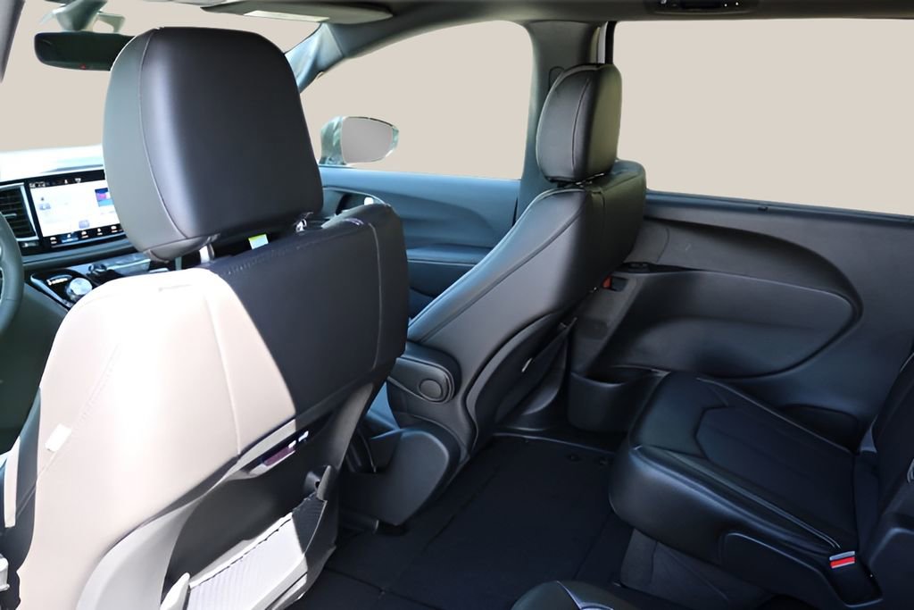 New 2026 Chrysler Pacifica Select FWD image 14