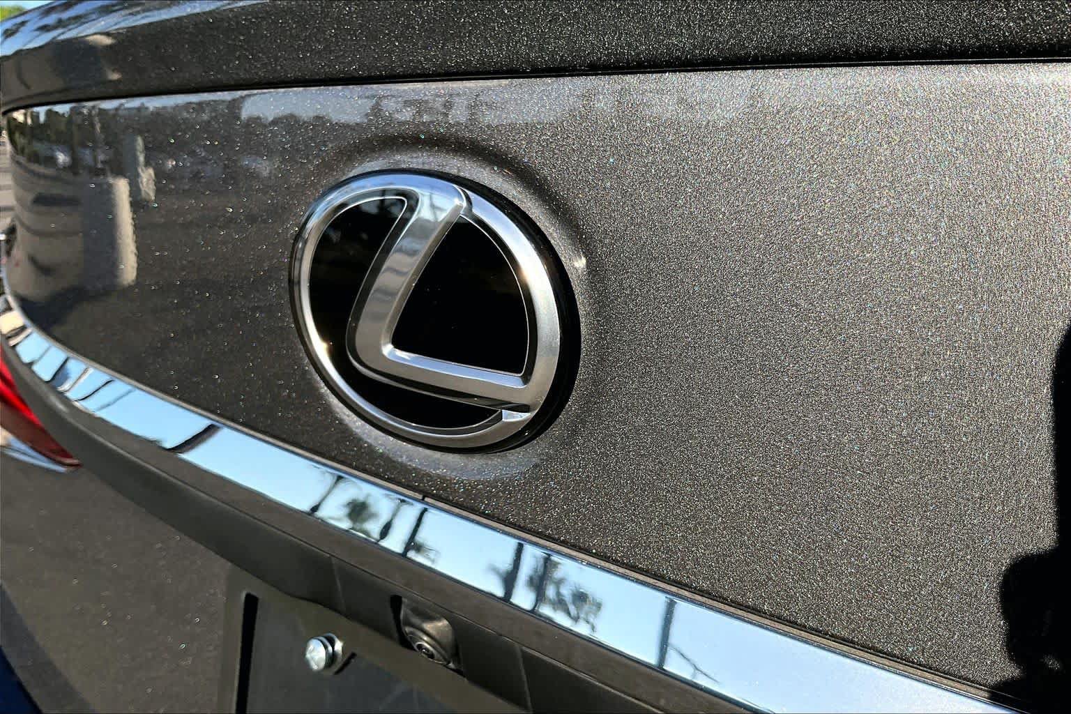 Certified 2023 Lexus ES 300h w/ Accessory Package (Z1) FWD image 29