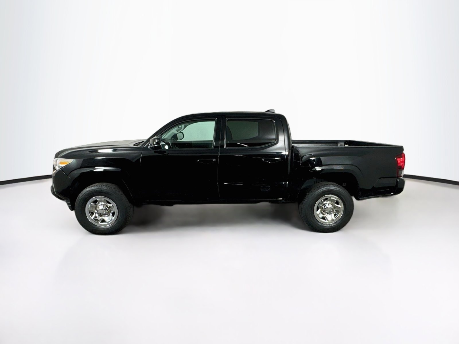 Certified 2023 Toyota Tacoma SR AWD/4WD image 4