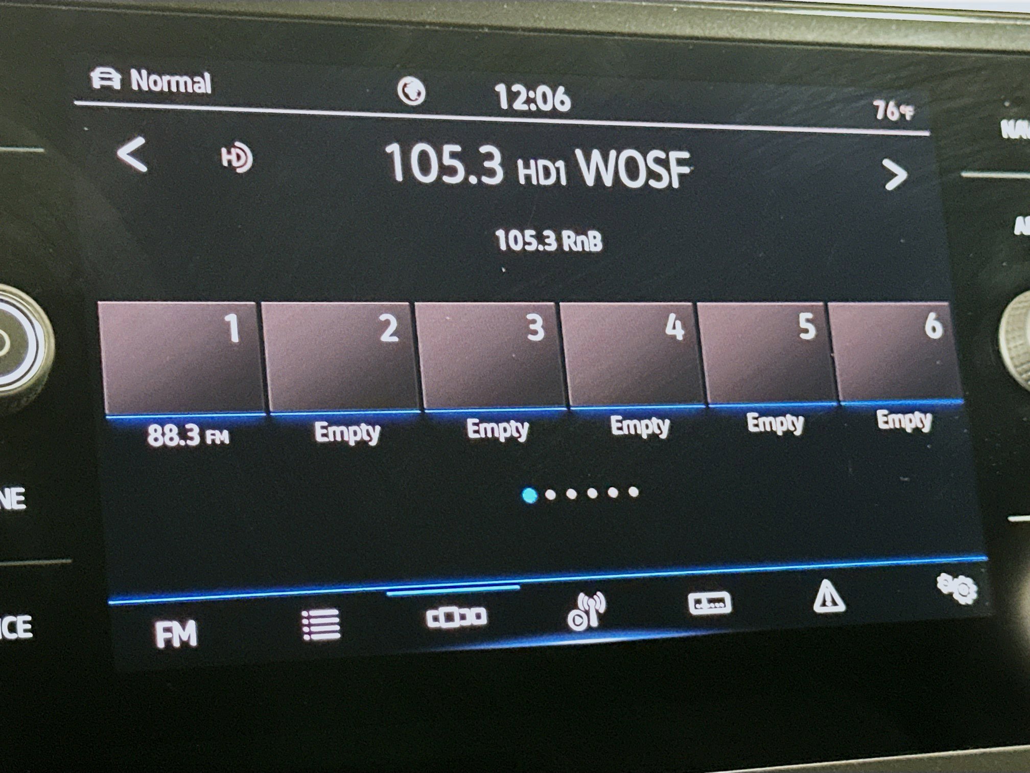 Used 2022 Volkswagen Tiguan SEL R-Line image 21