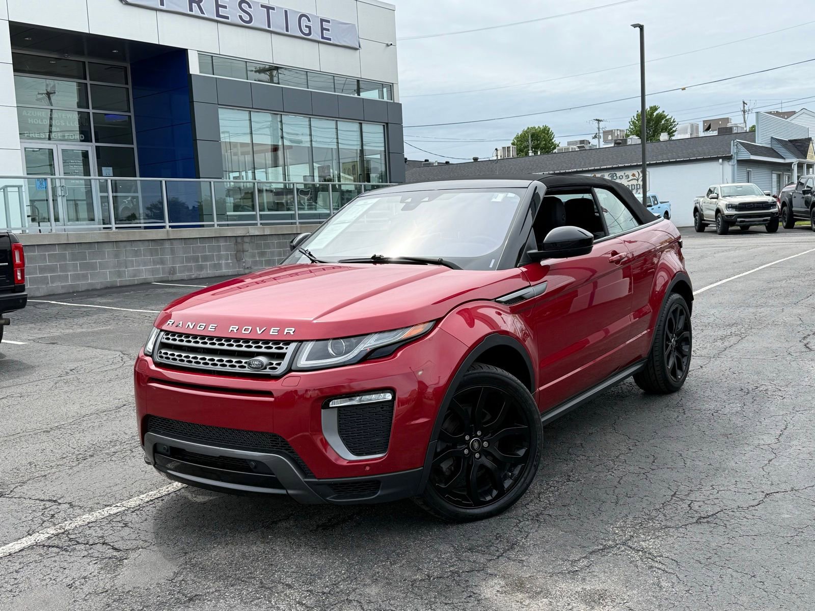 Used 2017 Land Rover Range Rover Evoque SE Dynamic AWD/4WD image 2