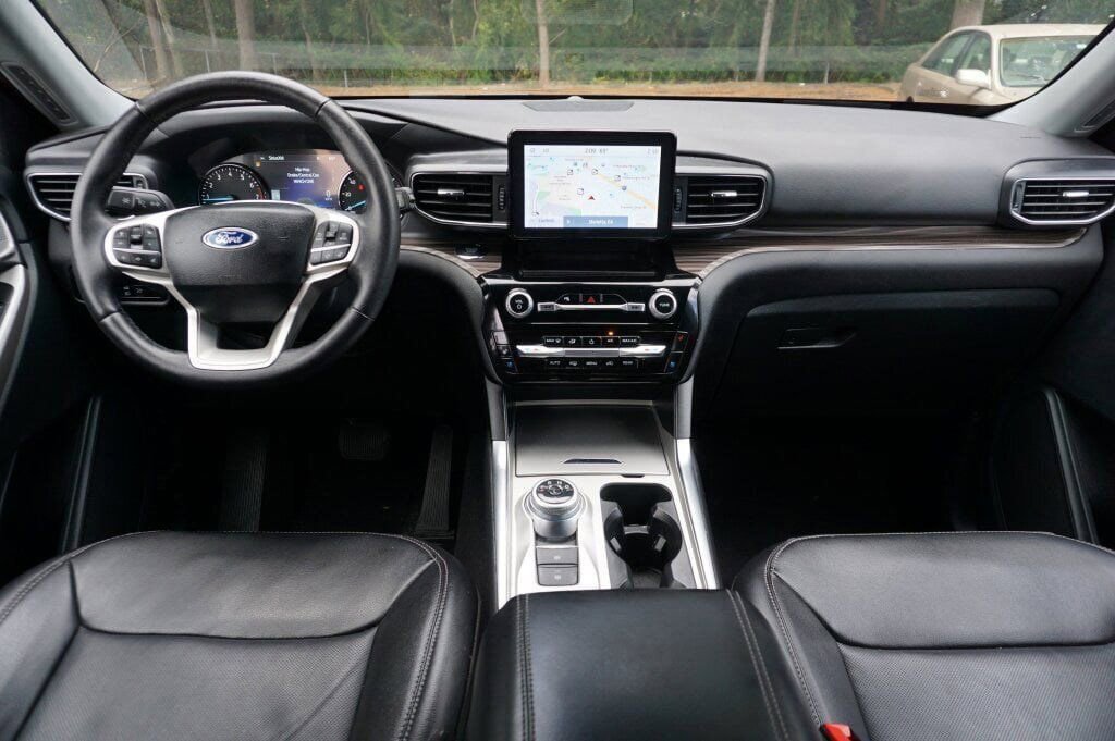Used 2024 Ford Explorer Limited image 13