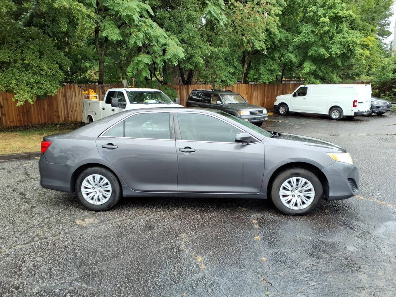 Used 2014 Toyota Camry FWD image 2