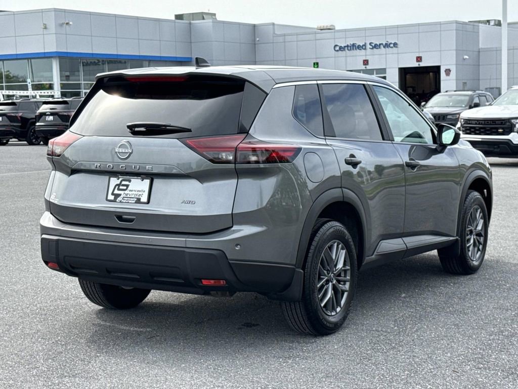 Used 2025 Nissan Rogue S AWD/4WD image 25