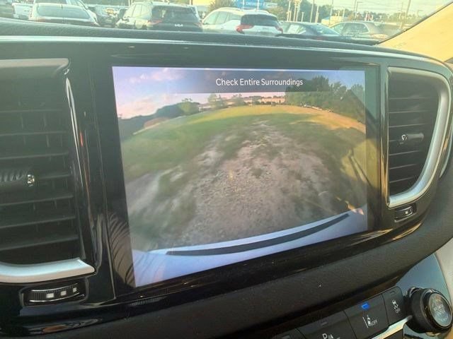 Used 2023 Chrysler Pacifica Touring-L FWD image 9
