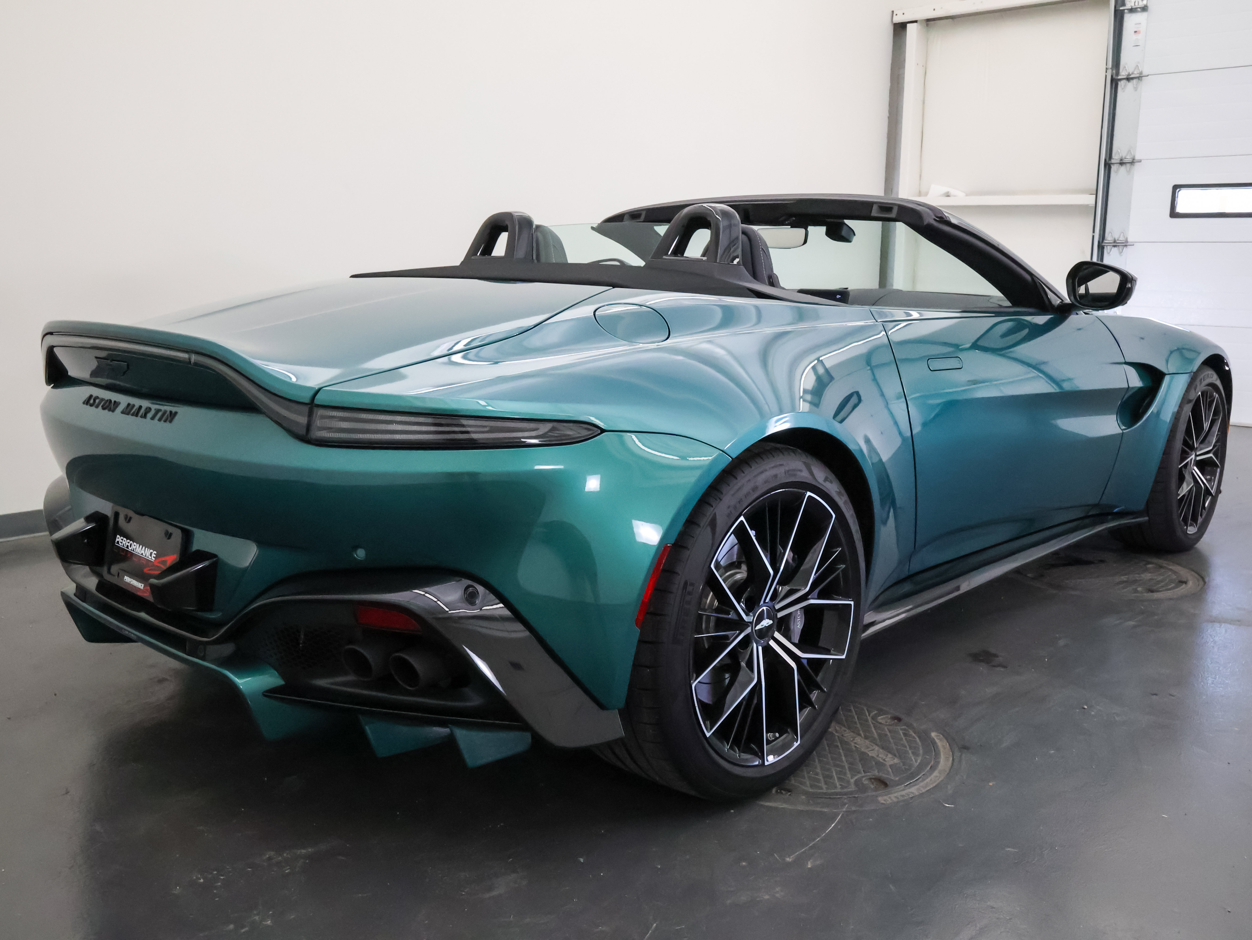 Used 2023 Aston Martin V8 Vantage Roadster RWD image 4
