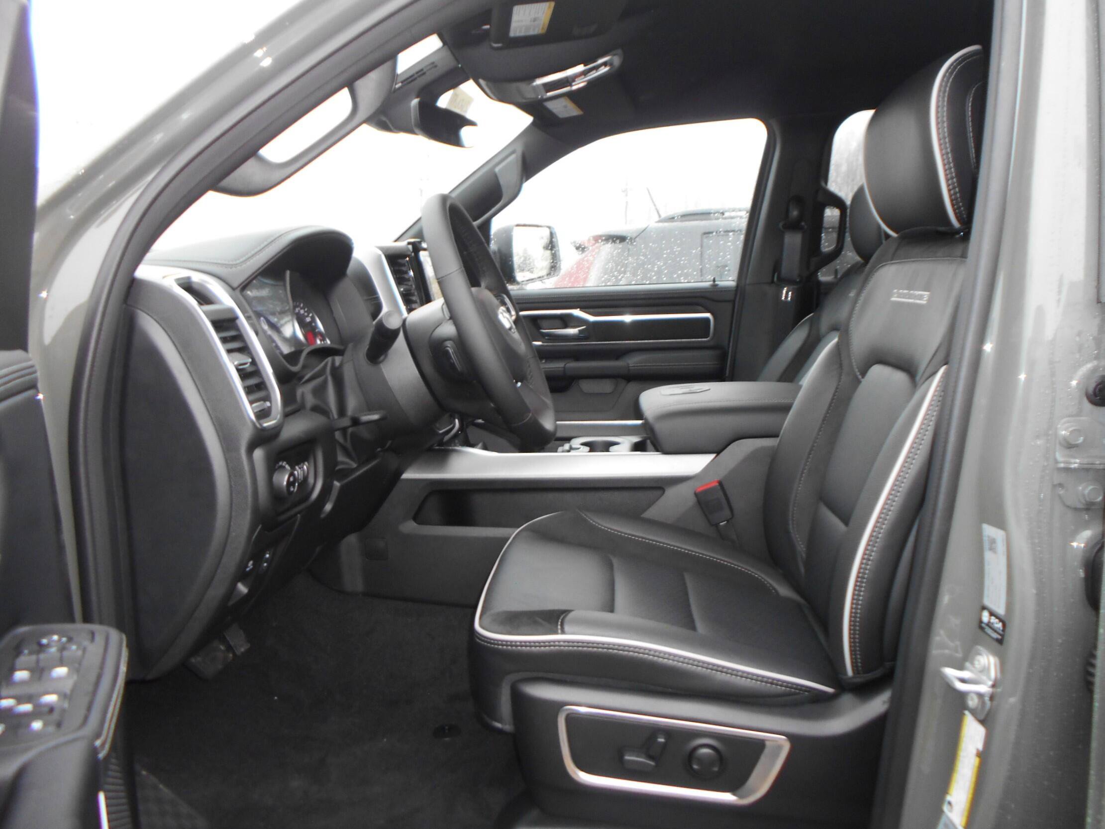 New 2026 RAM 1500 Laramie AWD/4WD image 6