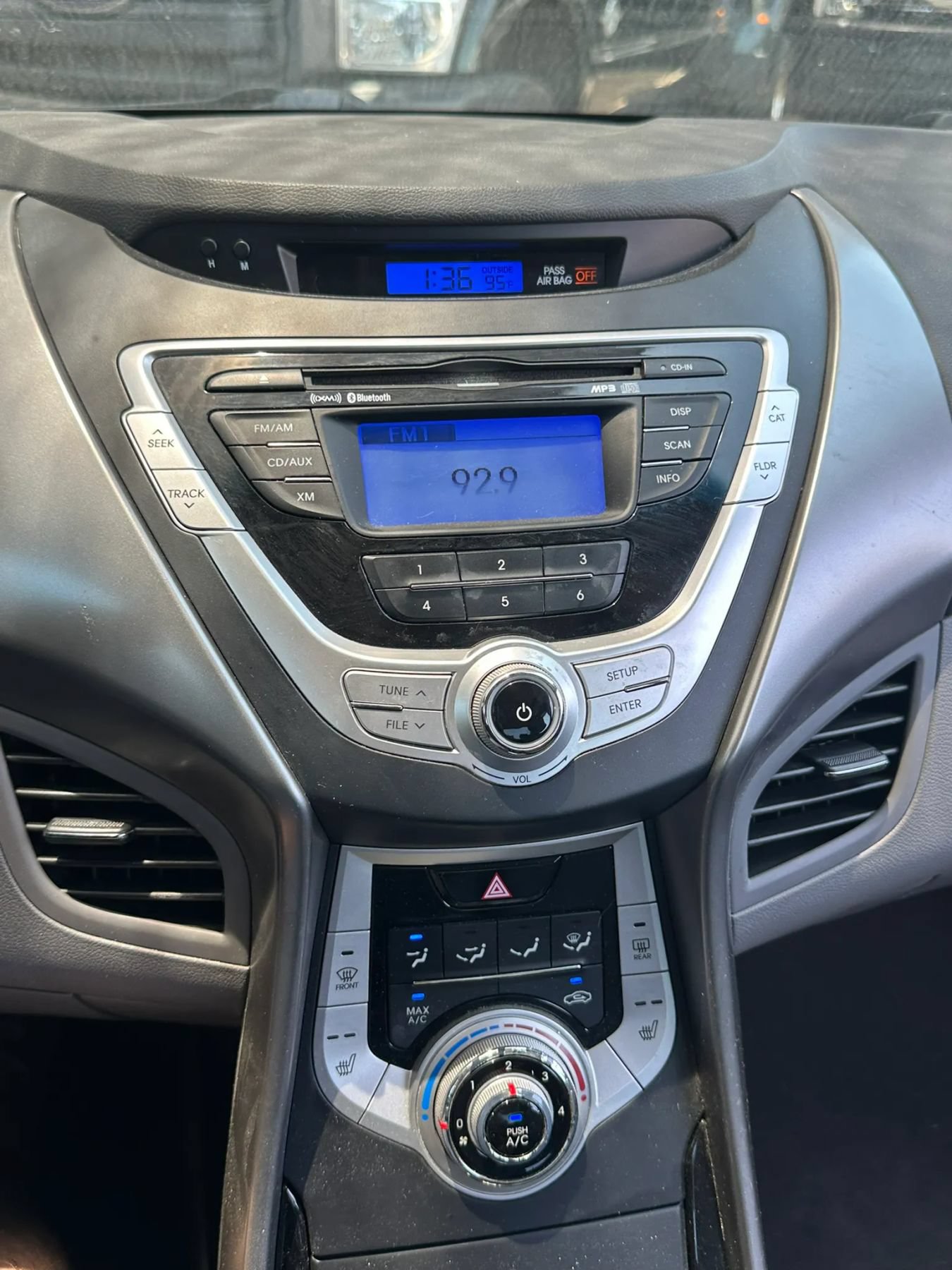 Used 2012 Hyundai Elantra Limited FWD image 11