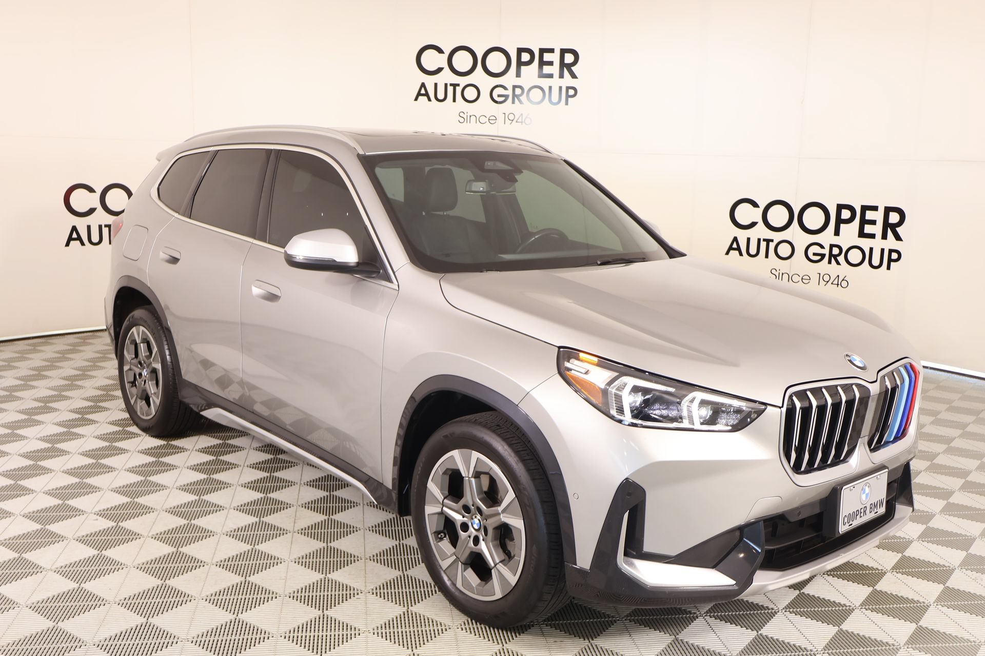 Used 2024 BMW X1 xDrive28i AWD/4WD image 1