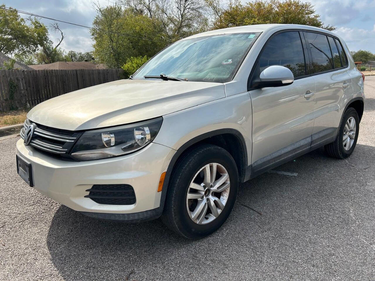 Used 2013 Volkswagen Tiguan S image 2