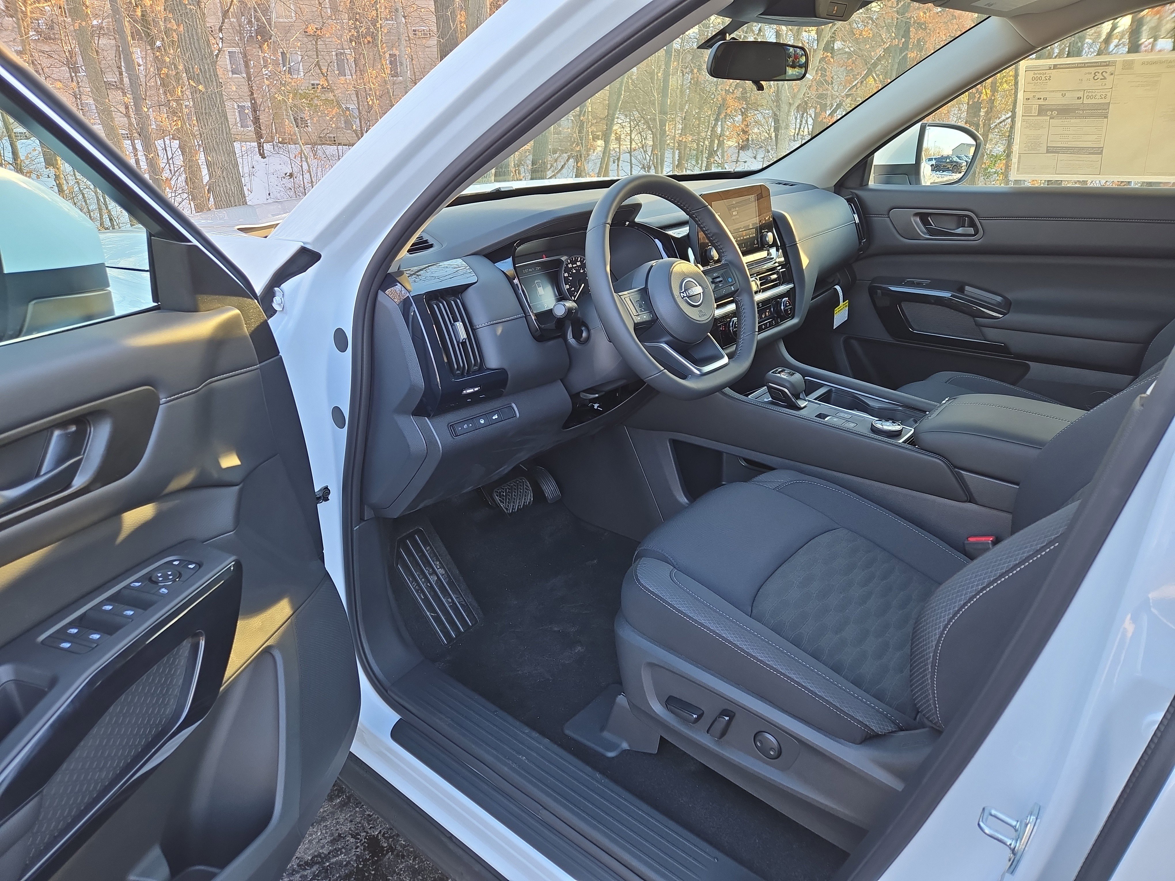 New 2025 Nissan Pathfinder SV image 10