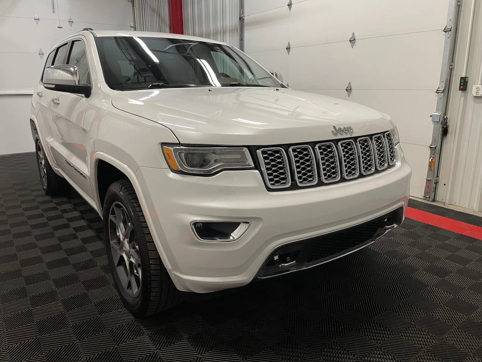 Used 2020 Jeep Grand Cherokee Overland image 6