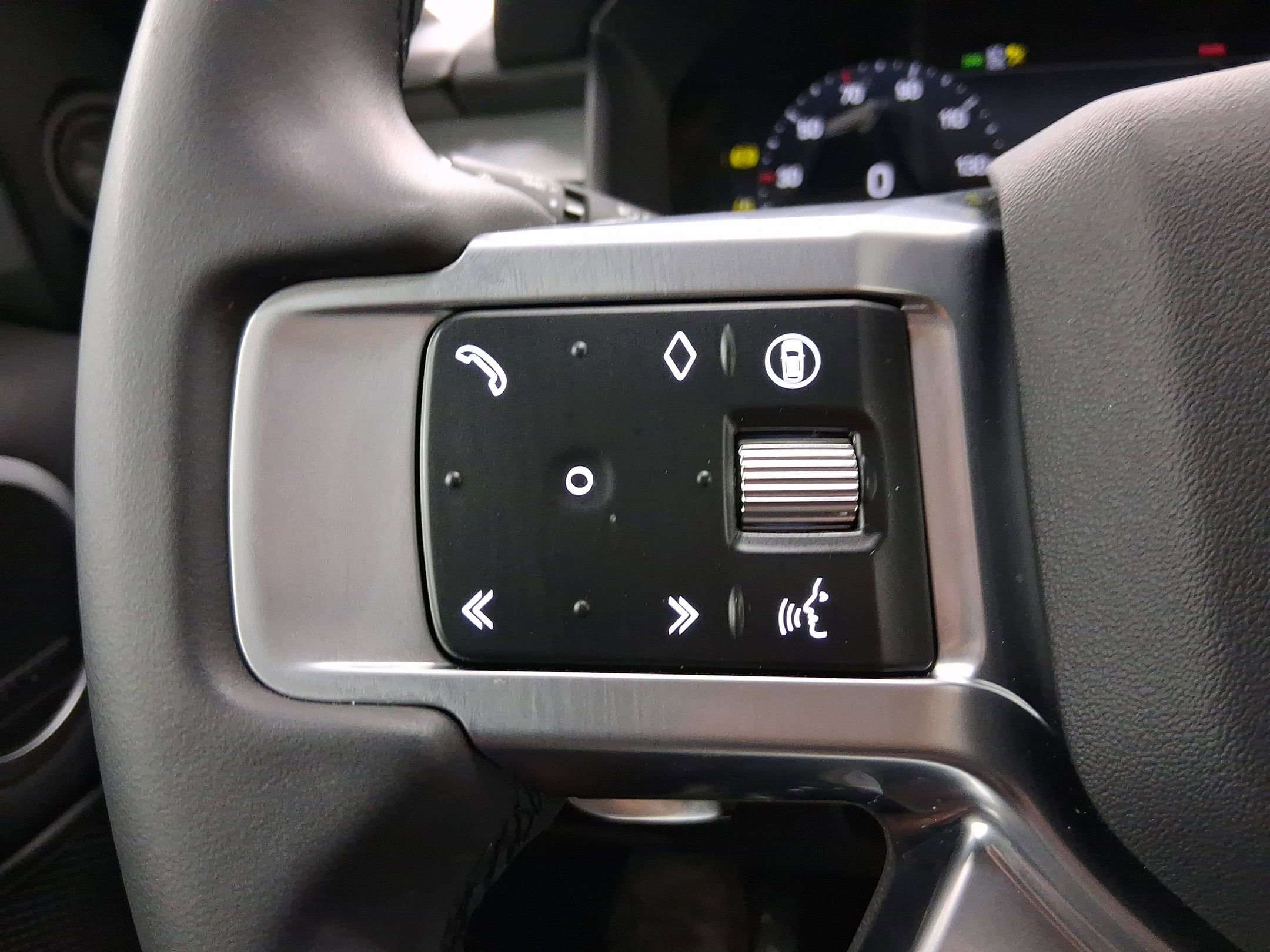 Used 2025 Land Rover Discovery Dynamic SE image 14