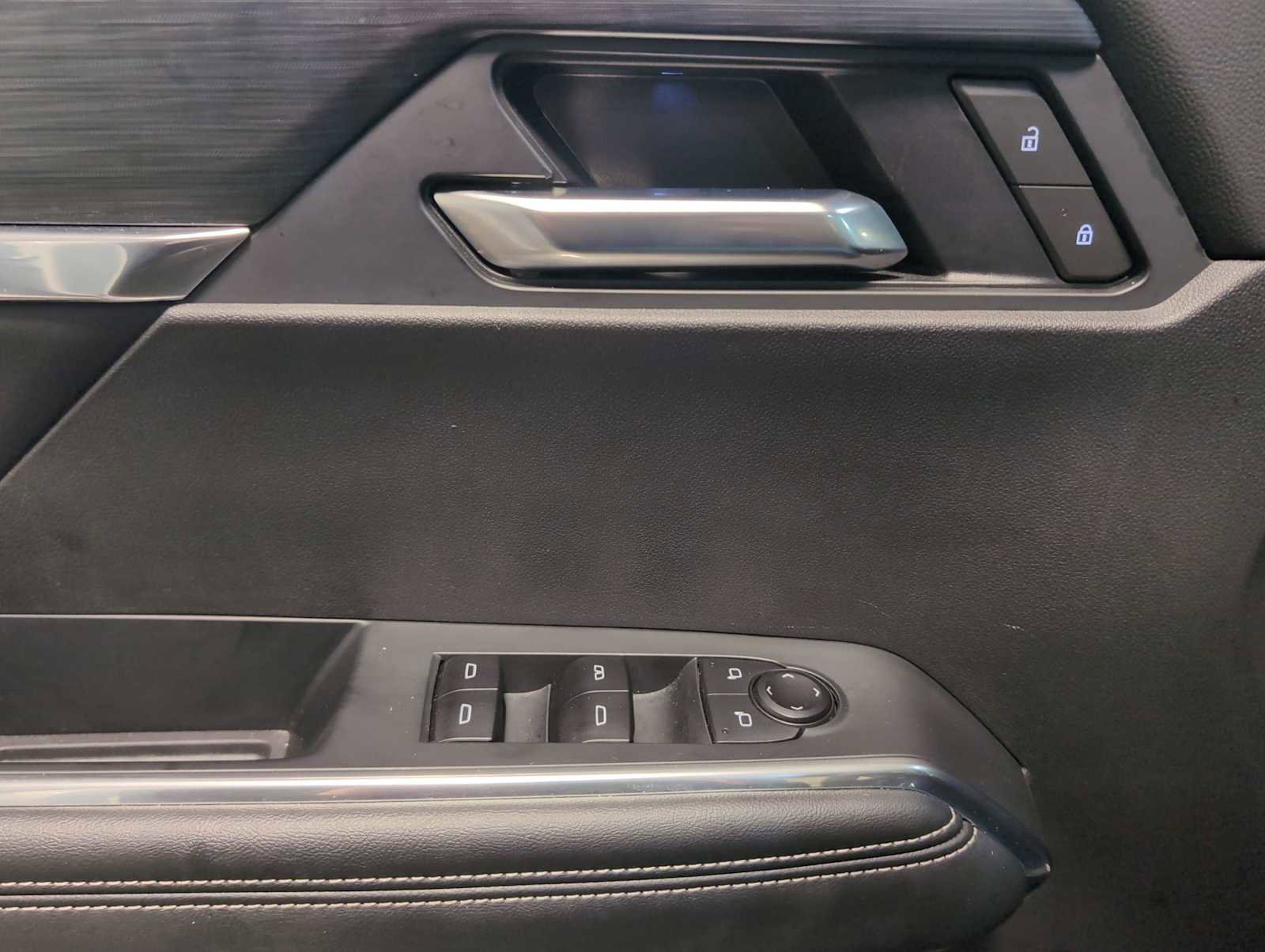 Used 2025 GMC Acadia Elevation image 19