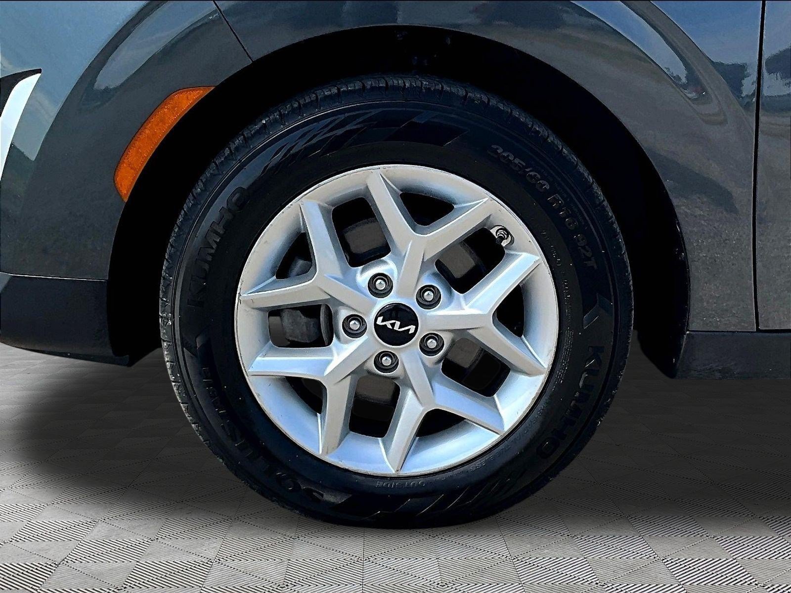 Used 2025 Kia Soul LX w/ LX Technology Package FWD image 33