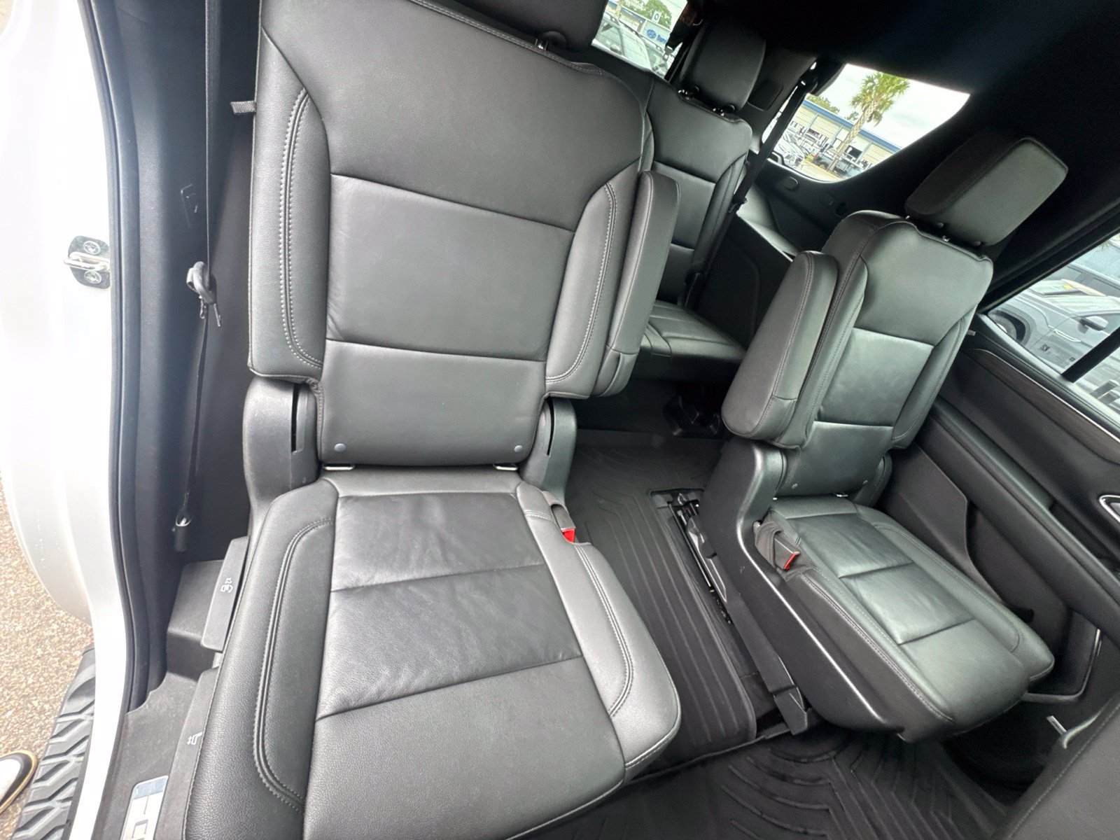 Used 2022 Chevrolet Tahoe Z71 w/ Luxury Package AWD/4WD image 18