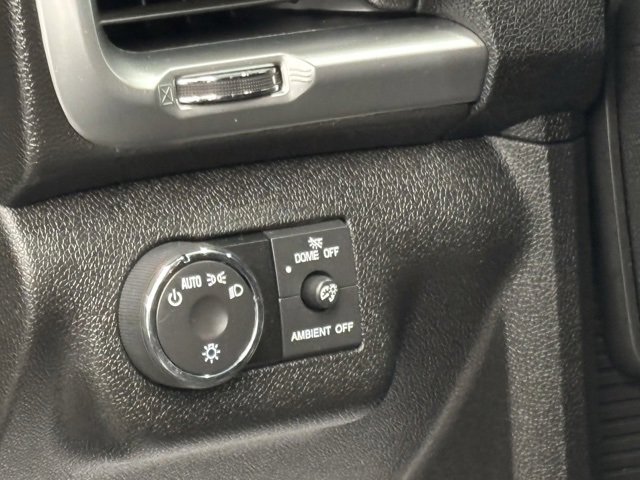 Used 2015 GMC Acadia SLE image 17