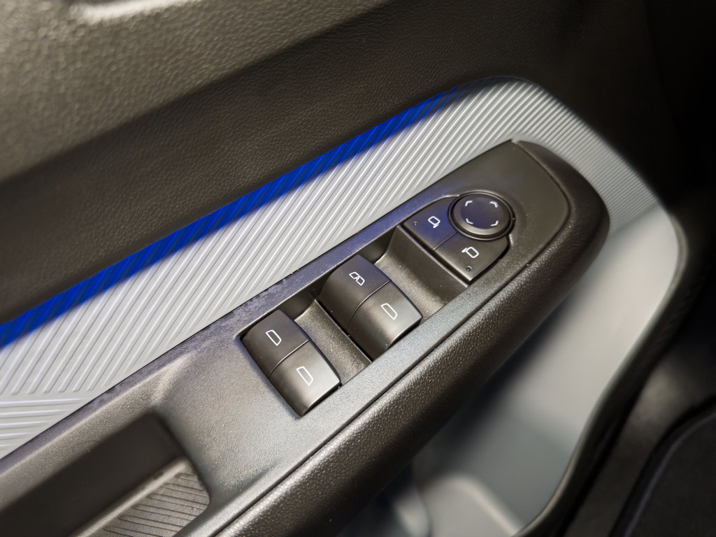 Used 2027 Chevrolet Bolt RS w/ Technology Package FWD image 7