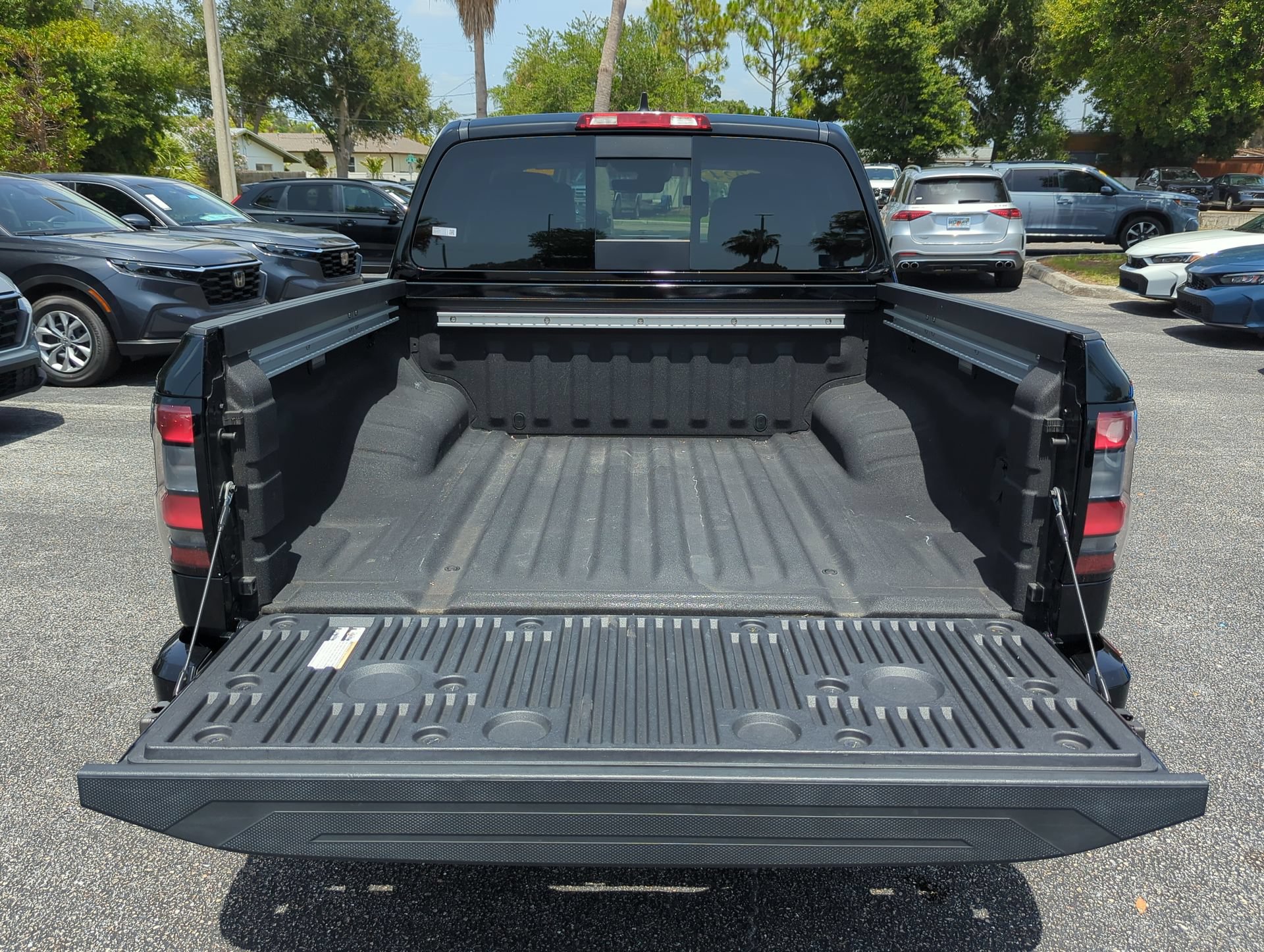 Used 2024 Nissan Frontier SL w/ Technology Package RWD image 12