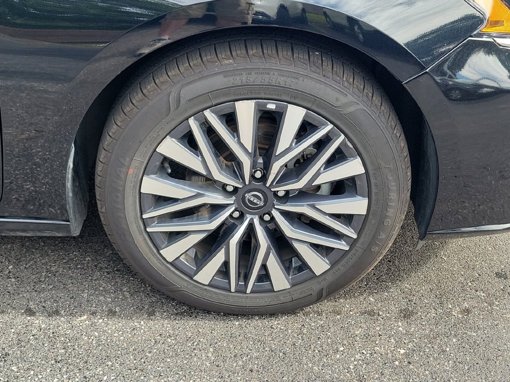 Used 2025 Nissan Altima 2.5 SV FWD image 8
