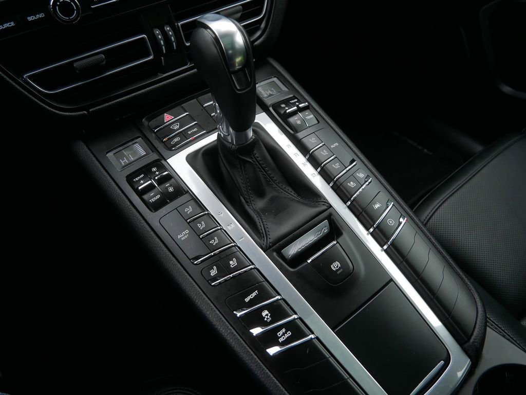 Used 2021 Porsche Macan image 24