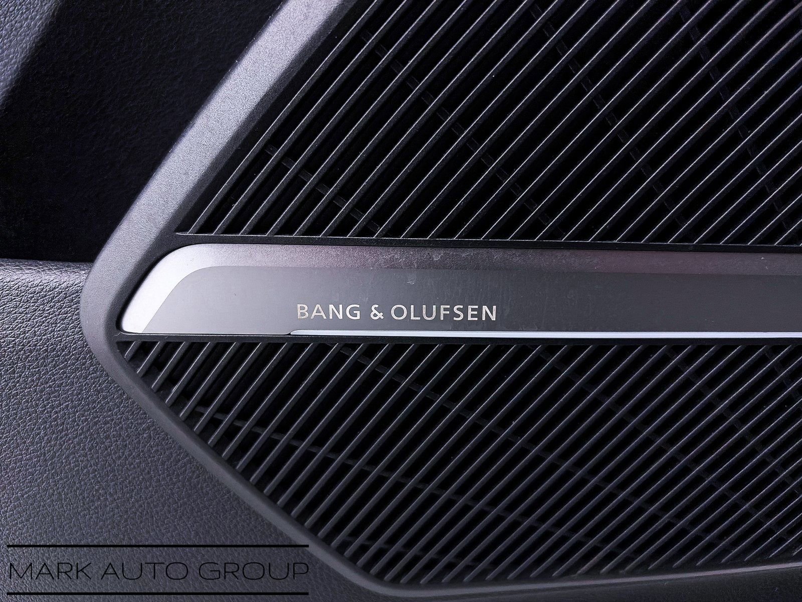 Used 2018 Audi Q5 Prestige w/ Prestige Package image 1