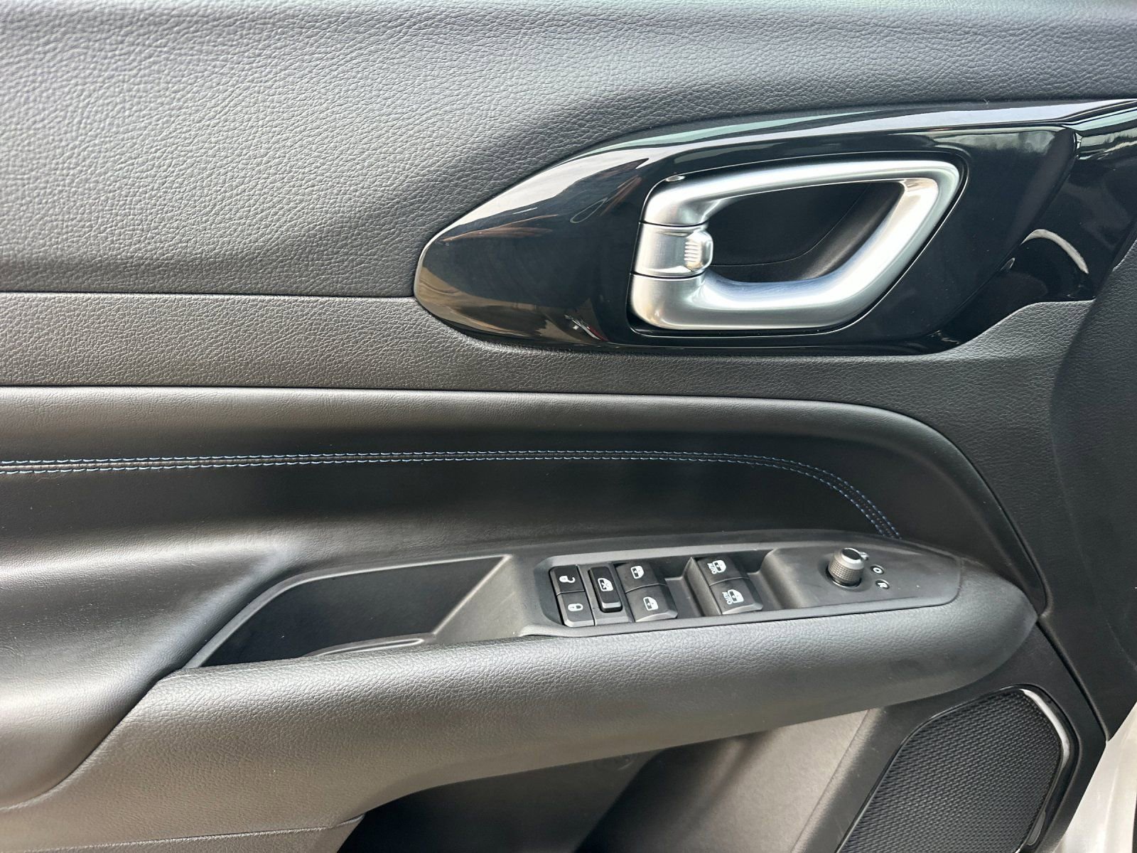 New 2026 Jeep Compass Latitude AWD/4WD image 10