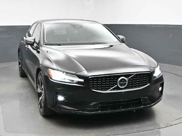 Used 2025 Volvo S60 B5 Plus AWD/4WD image 2