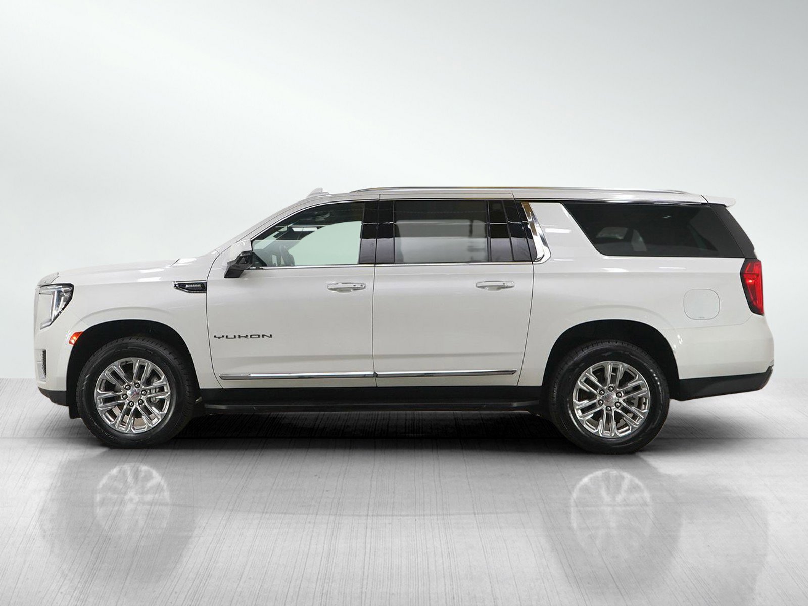 Used 2023 GMC Yukon XL SLT image 2