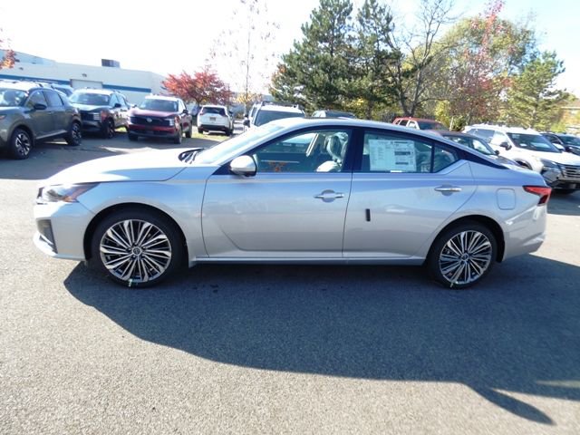 New 2025 Nissan Altima 2.5 SL AWD/4WD image 6
