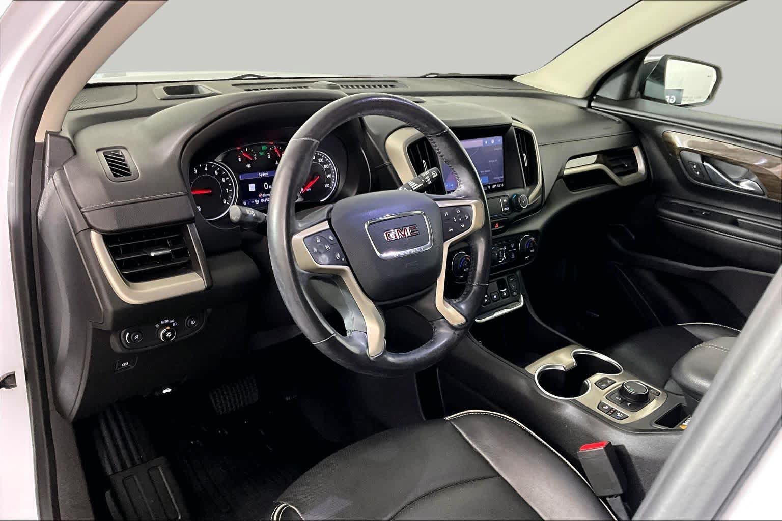 Used 2020 GMC Terrain Denali w/ Denali Premium Package FWD image 16