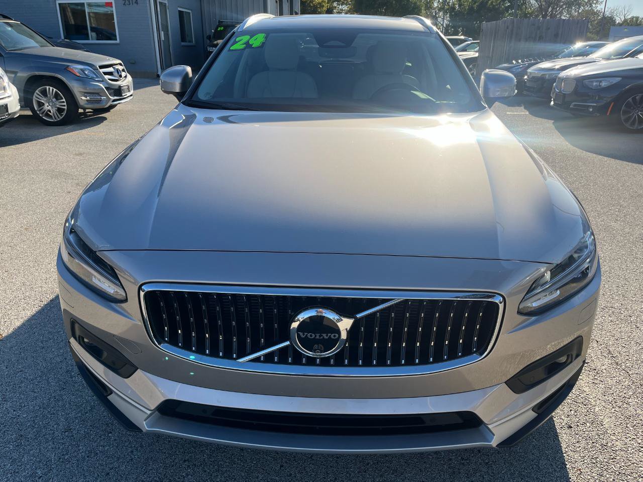 Used 2024 Volvo V90 B6 Cross Country Plus w/ Climate Package AWD/4WD image 8
