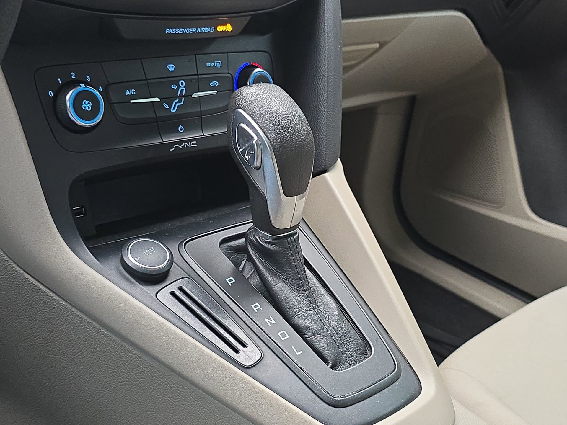 Used 2017 Ford Focus SE FWD image 18