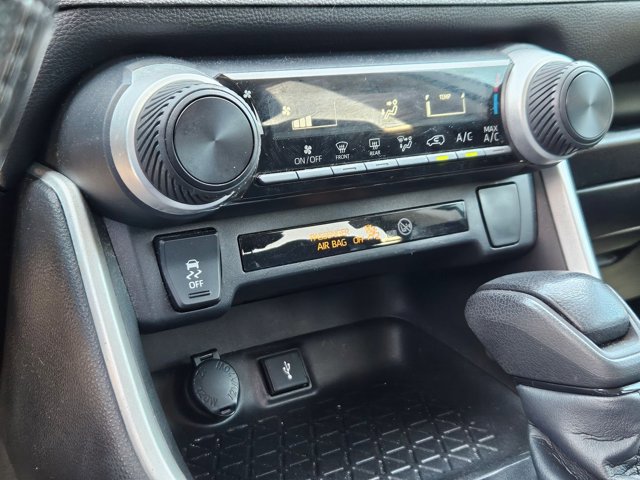 Used 2021 Toyota RAV4 LE FWD image 13