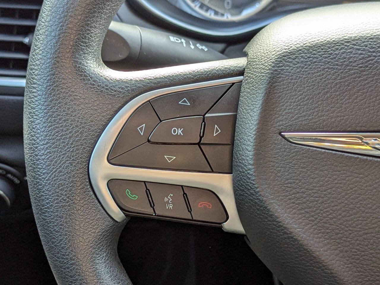 Used 2015 Chrysler 200 Limited image 26