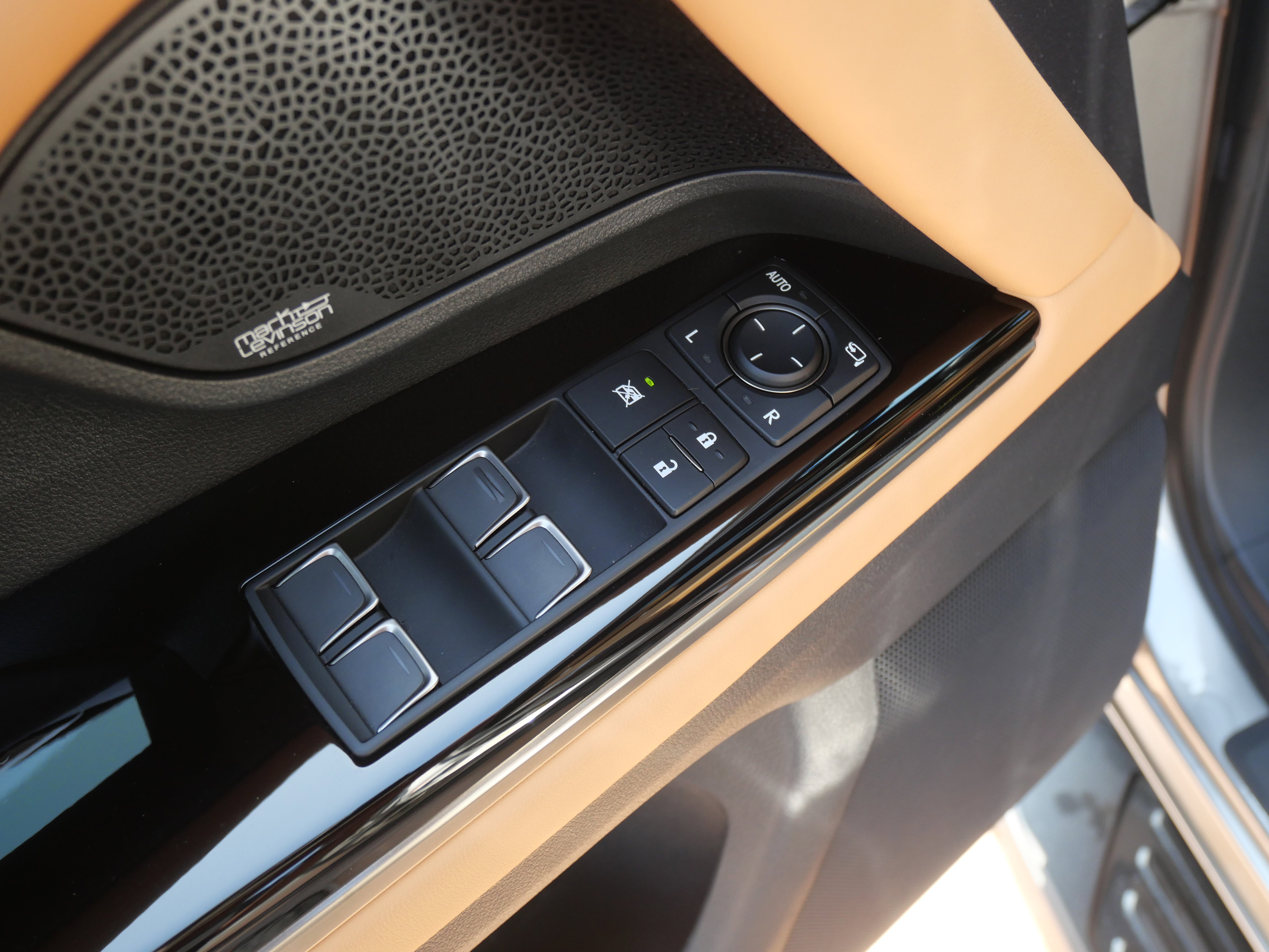 Certified 2024 Lexus LX 600 4WD w/ Luxury Package image 18