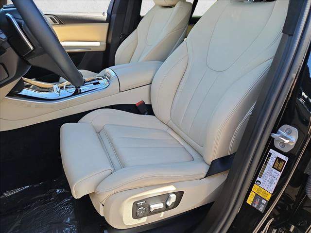 Used 2022 BMW X5 xDrive45e w/ Climate Comfort Package AWD/4WD image 16