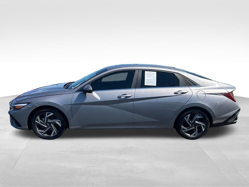 Used 2024 Hyundai Elantra Limited FWD image 2