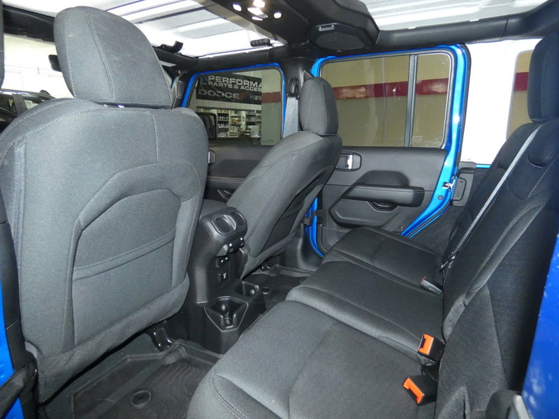 Used 2022 Jeep Wrangler Unlimited Sahara w/ Dual Top Group AWD/4WD image 21