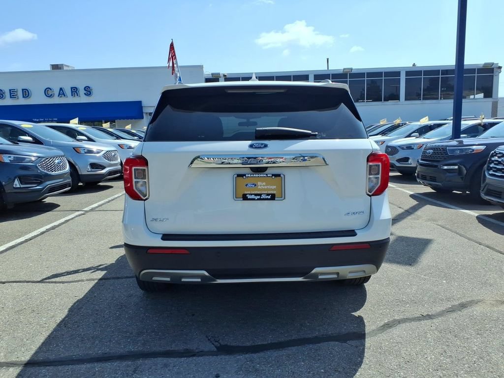 Used 2024 Ford Explorer XLT w/ Equipment Group 202A AWD/4WD image 8