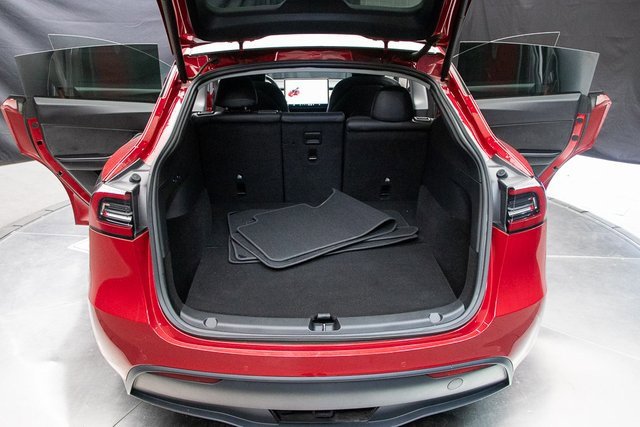 Used 2021 Tesla Model Y Long Range image 19